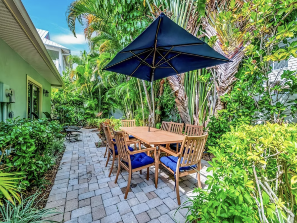 Four Bedroom Vacation Home in Holmes Beach Close to Beach